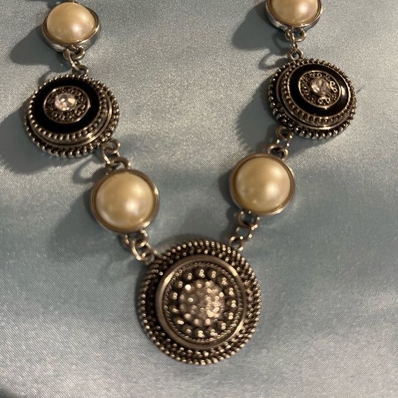 Vintage Silver and Black Medallion Necklace - Picture 1 of 2